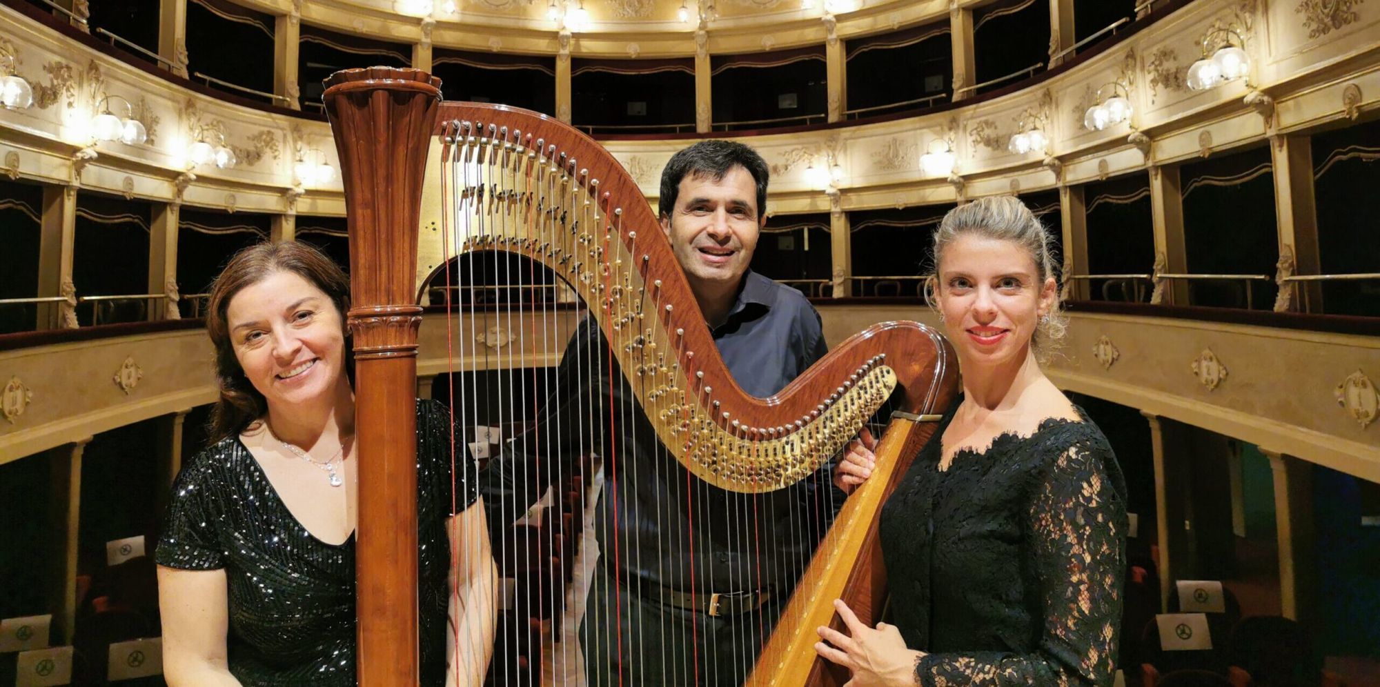 Firenze: Passeggiata con aperitivo  e concerto