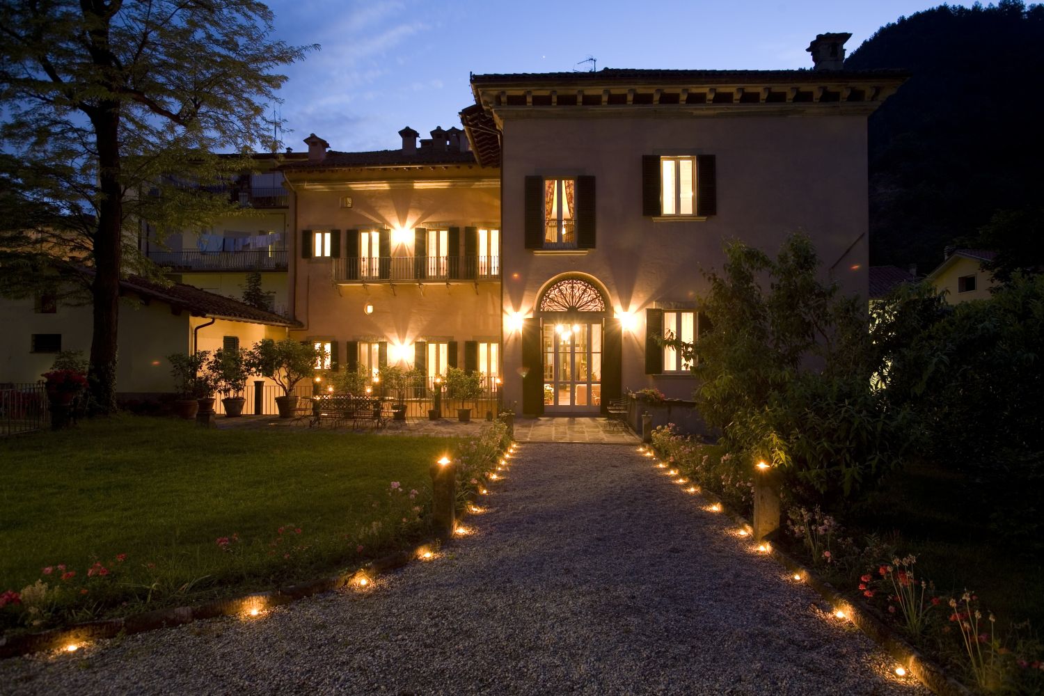Romantic Escape at Palazzo del Borgo – 24 Hours to Live Like a Fairytale in Tuscan countryside