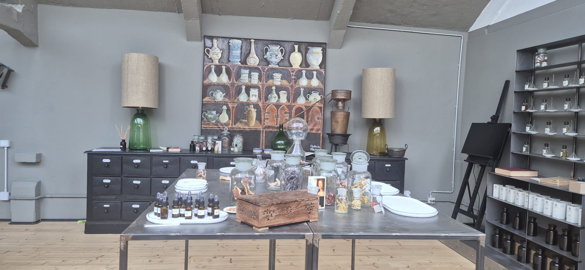Kreieren Sie Ihr eigenes Parfüm im Labor und genießen Sie einen Aperitif auf der Panoramaterrasse in Florenz